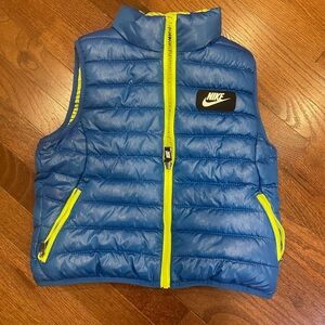 Boys Nike size 5 reversible puffer vest! EUC